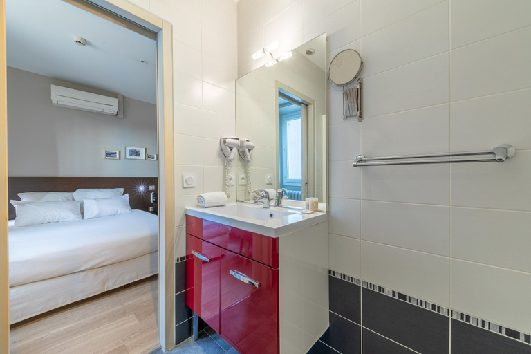 Bathroom 4, 1924 Hotel, Isère