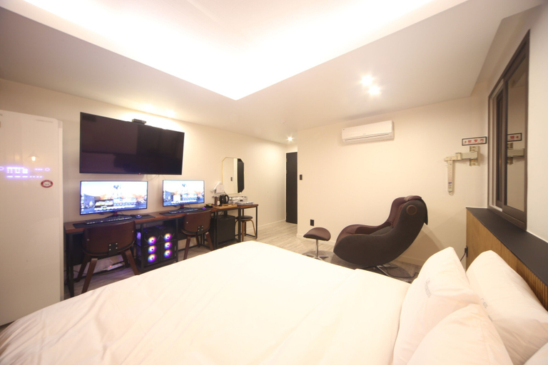 Bedroom 3, The Stone Bridge Hotel, Sasang