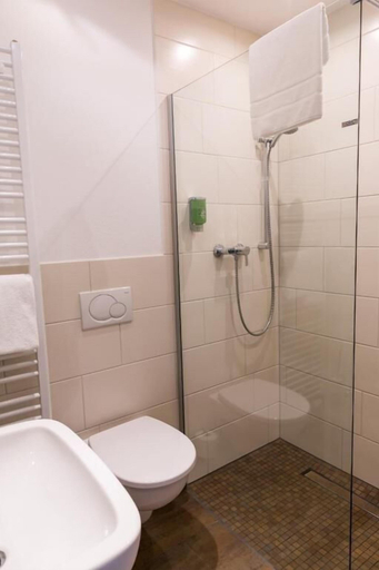 Bathroom 5, Burg Warberg, Helmstedt
