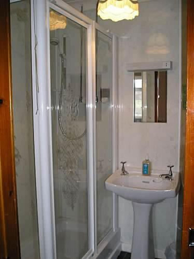 Bathroom 5, The Bridge Inn, Cumbria
