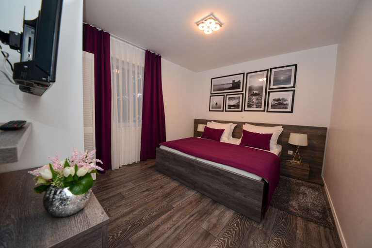 Bedroom 3, Sunset Apartments, Vir