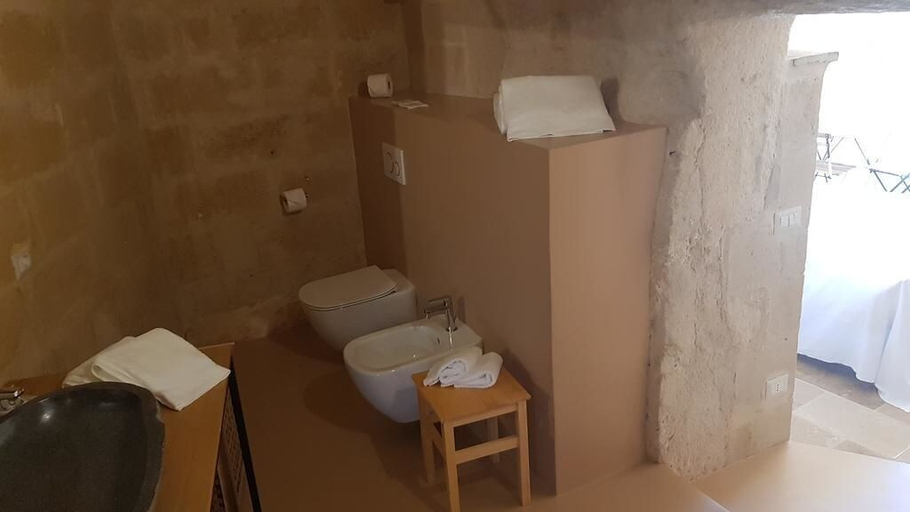 Bathroom 3, Cinque Elementi Sassi Matera, Matera