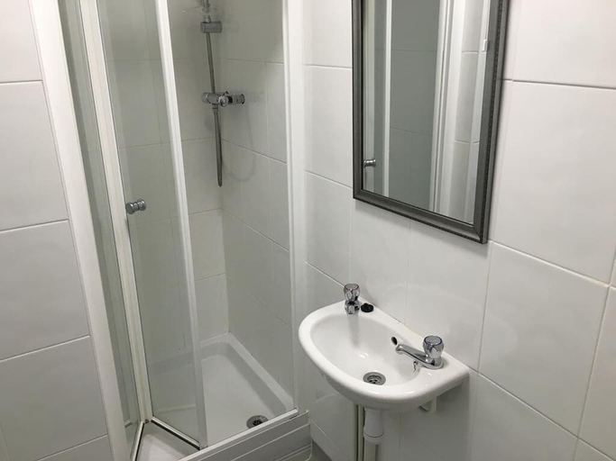 Bathroom 5, Hampton, Powys
