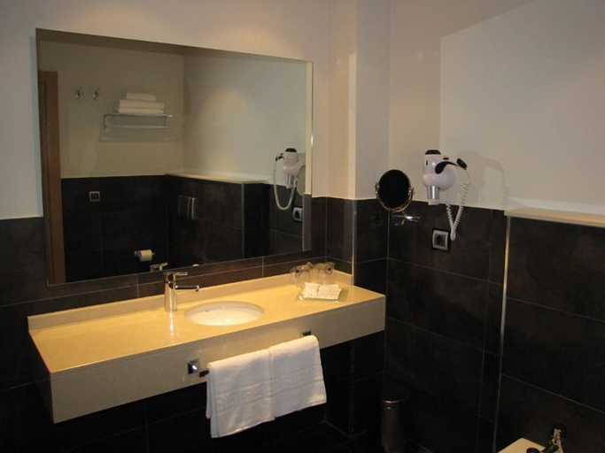 Bathroom 5, Hotel Marítimo Ris, Cantabria