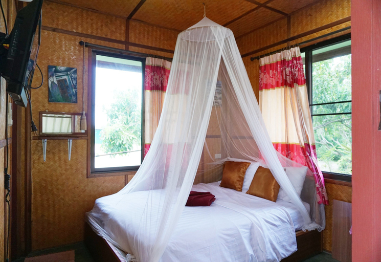 Bedroom 4, Bansuan Thanormpat Resort, Saraphi