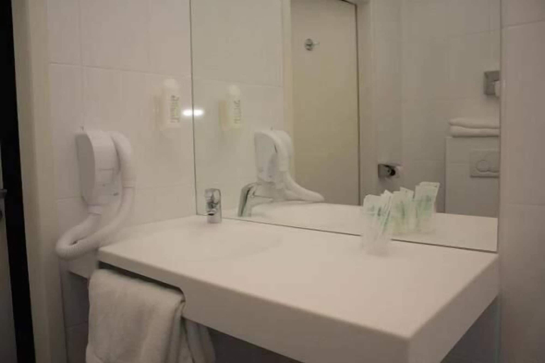 Bathroom 5, Hôtel des Tonneliers, Bas-Rhin