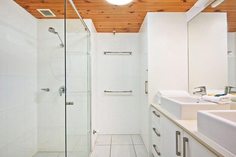 Bathroom 3, Surfers International Gold Coast Accommodation, Gold Coast