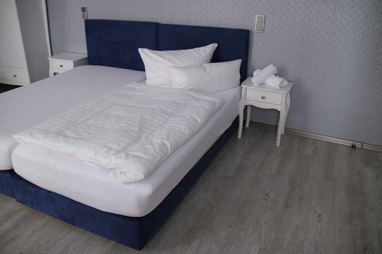 Bedroom 2, Micha'S Hotelbetriebe – Hotel Am Markt, Börde