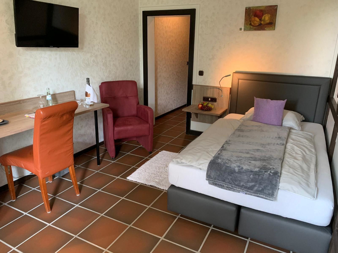 Bedroom 3, Hotel Burg Wassenberg, Heinsberg