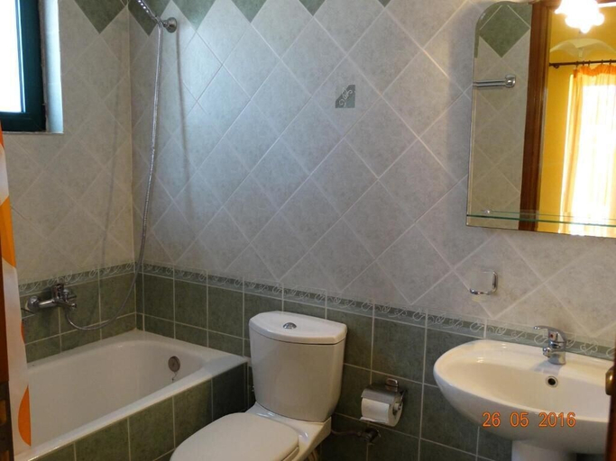 Bathroom 5, Ktima Nikola, Central Greece