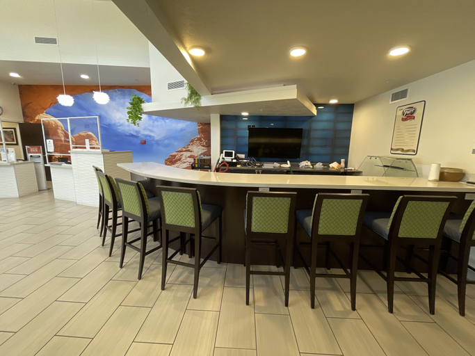 Food & Drinks 5, Wingate by Wyndham Cedar City, Iron