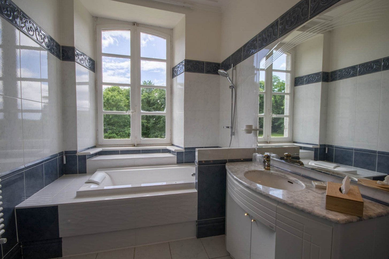 Bathroom 3, Château de Lannouan, Morbihan