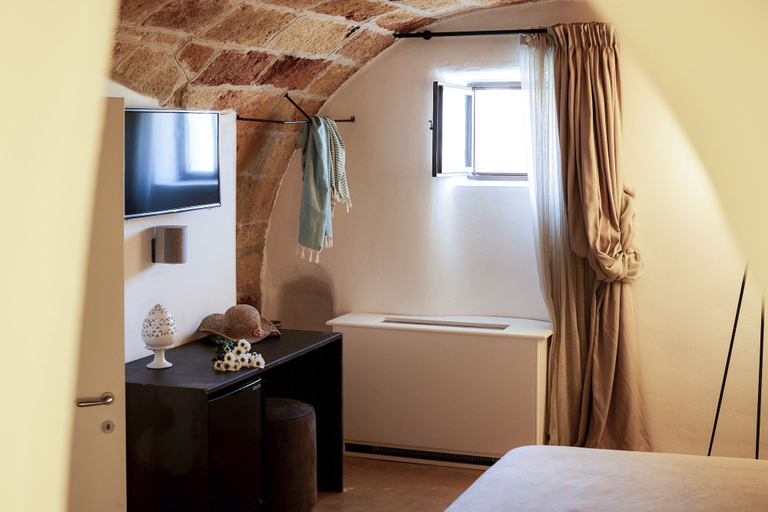 Bedroom 5, Aquamarea, Bari