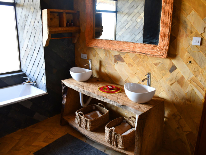 Bathroom 4, Serengeti Safari Lodge, Serengeti