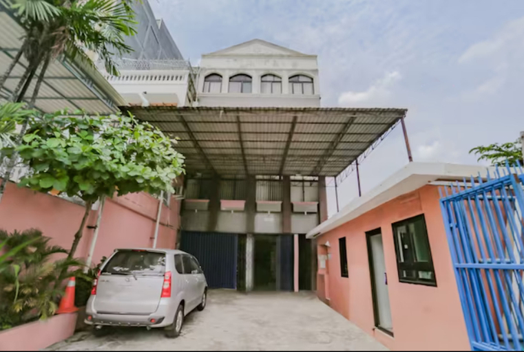 Exterior & Views 2, RedDoorz Syariah near Stasiun Karet, Central Jakarta