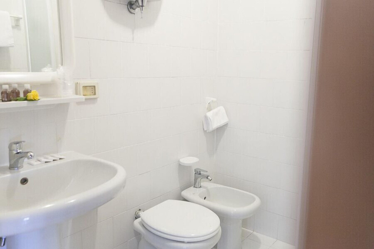 Bathroom 3, 3 Esse Country House, Perugia