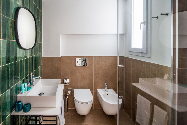 Bathroom 3, Hotel Moresco, Imperia