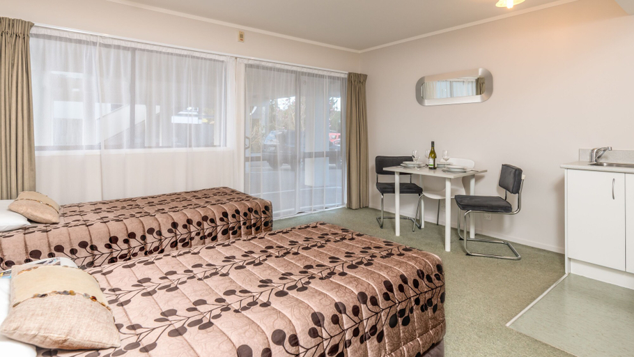 Bedroom 2, Outrigger Motel, Far North