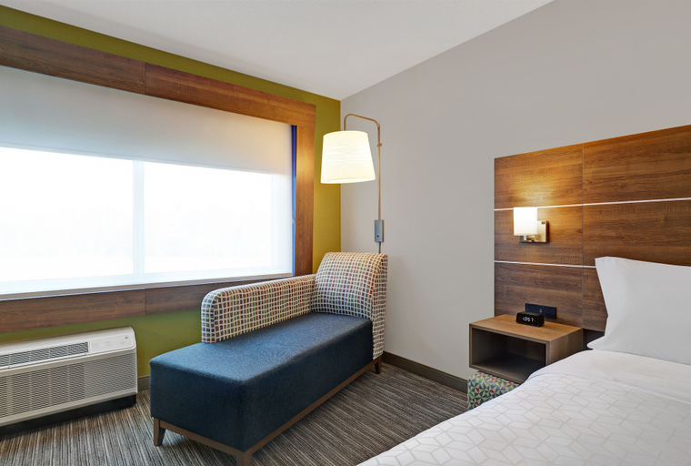 Bedroom 4, Holiday Inn Express KINGSTON WEST, Frontenac