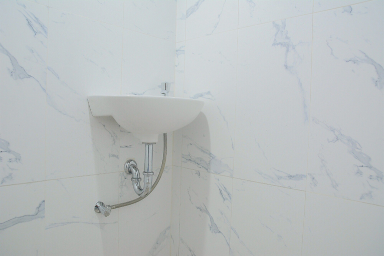 Bathroom 3, Pool View 2BR with Sofa Bed Bassura City Apartment, Jakarta Timur