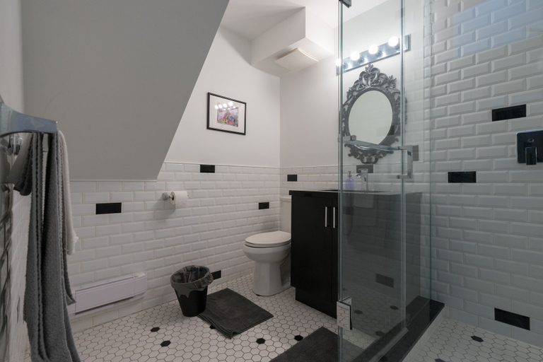 Bathroom 2, Applewood Suites - Queen West Studio, Toronto