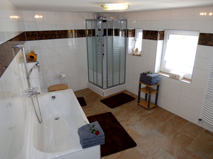 Bathroom 5, Relaxen im alten Winzerhaus, Ahrweiler