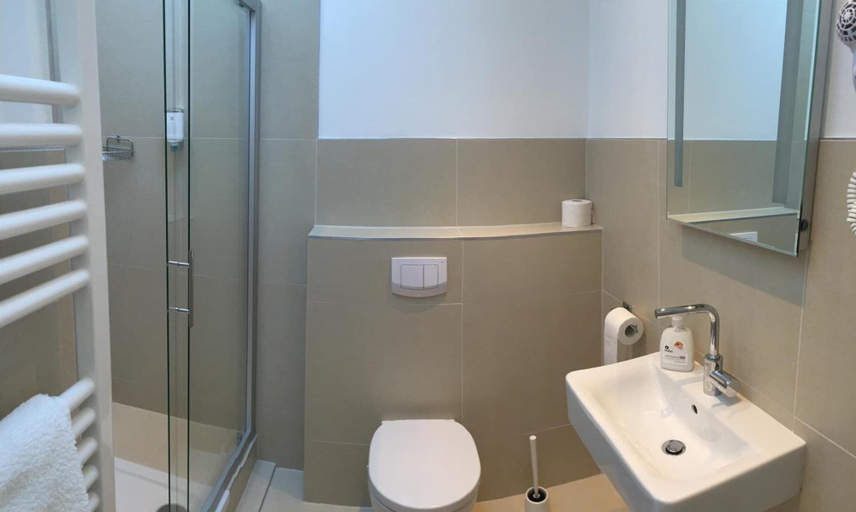 Bathroom 4, Garten Hotel Bonn, Bonn