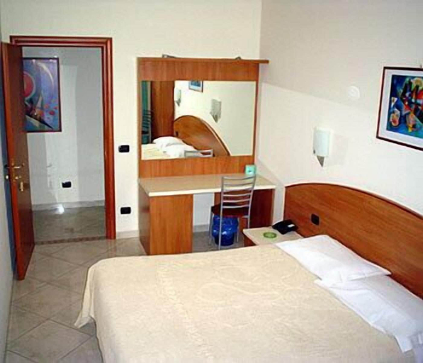 Bedroom 3, Hotel 2000, Milano