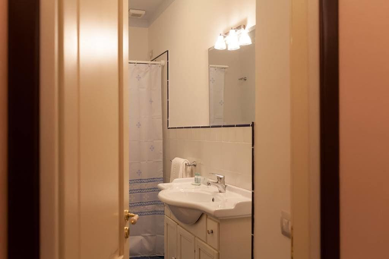 Bathroom 5, Al Palazzo, Reggio Di Calabria