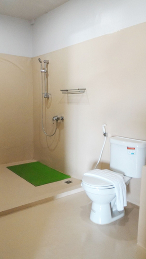 Bathroom 4, S2S Queen Trang Hotel, Muang Trang