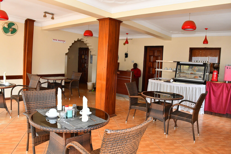 Food & Drinks 4, Florida Hotel, Jinja