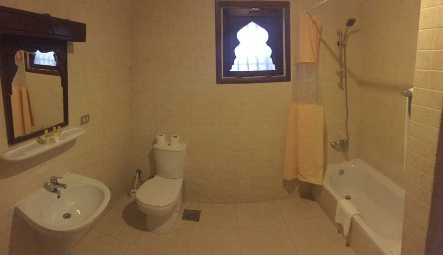 Bathroom 5, Six Corners Resort, Fa'id