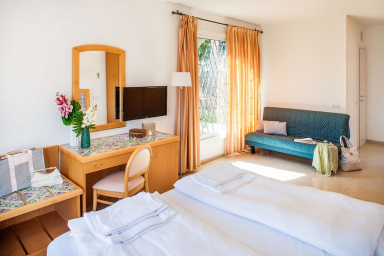 Bedroom 2, Hotel Moresco, Imperia