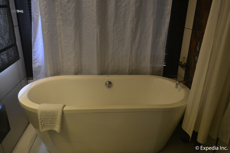 Bathroom 3, 8 Suites By Fat Jimmy's, Tagaytay City
