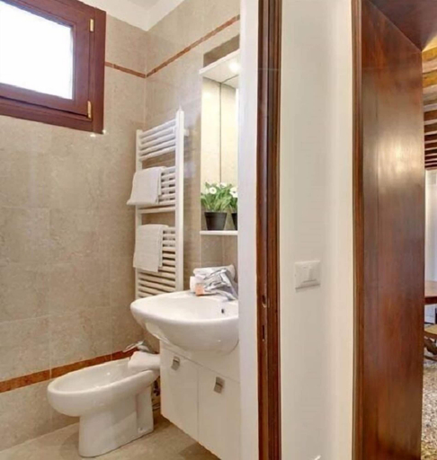 Bathroom 4, Grimaldi Apartments  - Scala Reale, Venezia