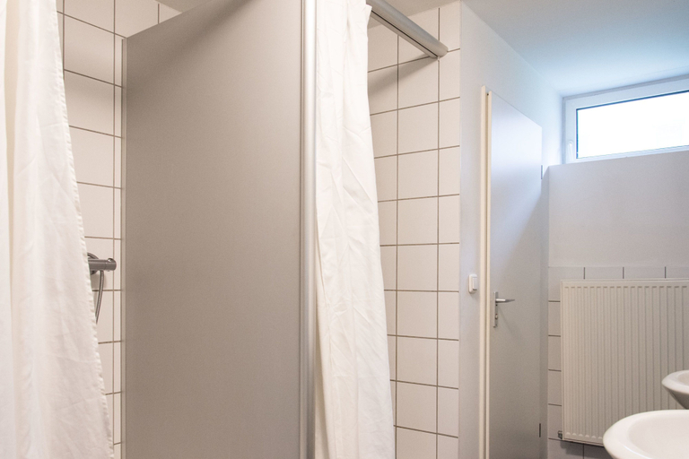 Bathroom 5, 1/2/sleep Hostel Nürnberg Messe, Nürnberg