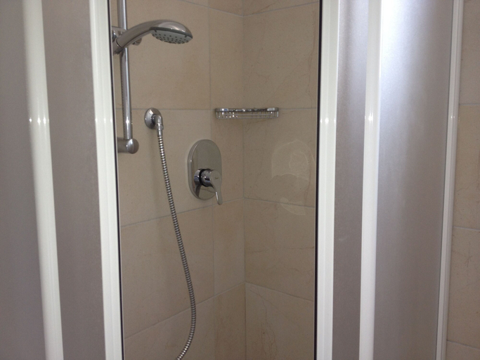Bathroom 4, Trocadero, Rimini