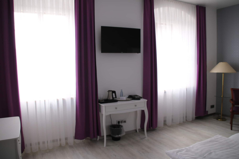 Bedroom 4, Micha'S Hotelbetriebe – Hotel Am Markt, Börde