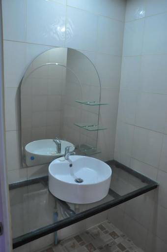 Bathroom 4, Pilgrim's Kitchen & Inn, Khanthabouly