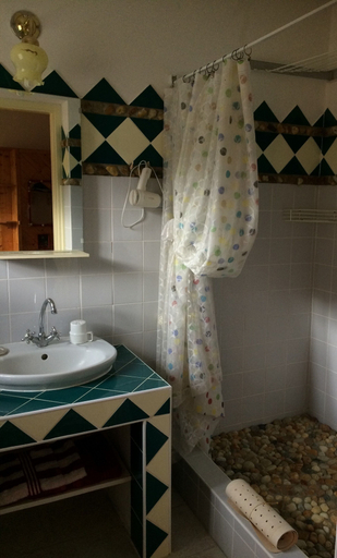 Bathroom 5, Farmotel Stefania, Tamás