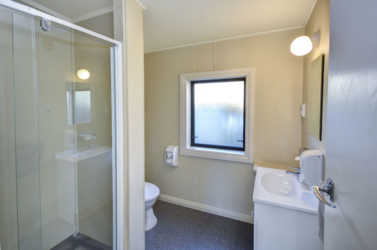 Bathroom 3, Garden Motel, Dunedin