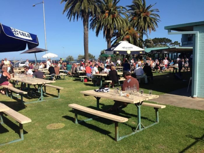 Food & Drinks 4, St Leonards Hotel, Greater Geelong - Pt B