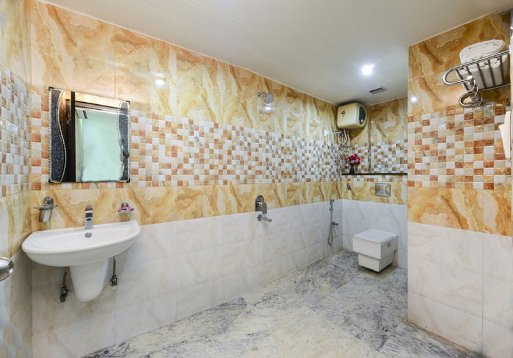 Bathroom 4, MD 9 Star Hotel, Agra