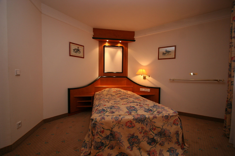 Bedroom 2, Park Hotel Am Schloss, Mayen-Koblenz