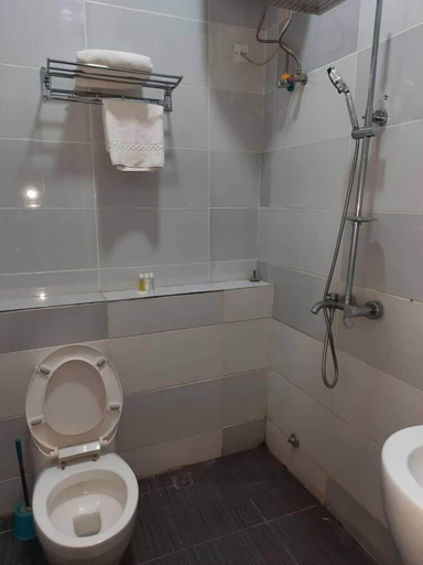 Bathroom 3, Treasures Suites & Conferences, AbujaMun