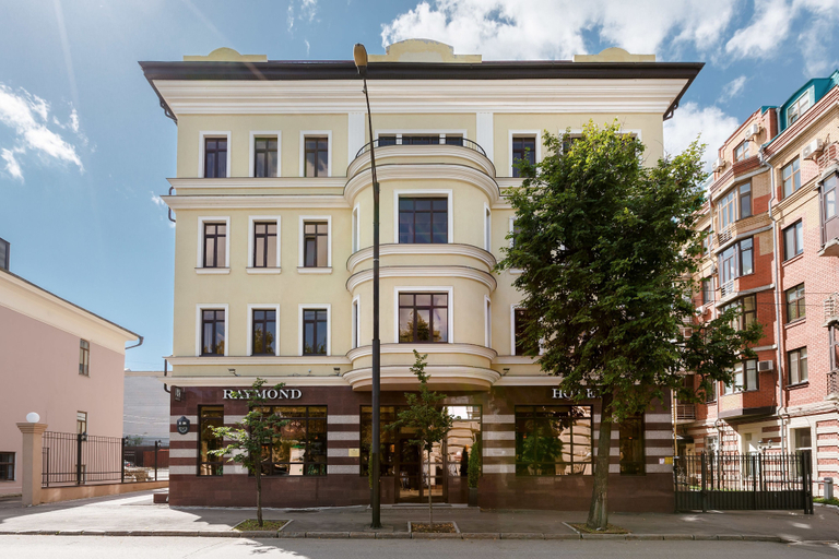 Exterior & Views