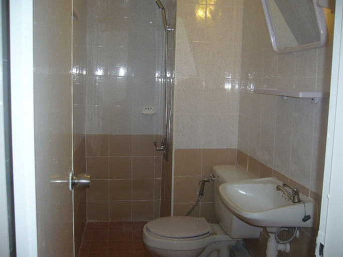 Bathroom 4, Poppular Palace Don Mueang Bangkok, Pak Kret