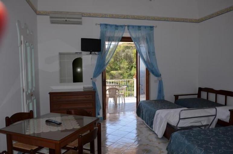 Bedroom 4, Villa Celentano, Salerno