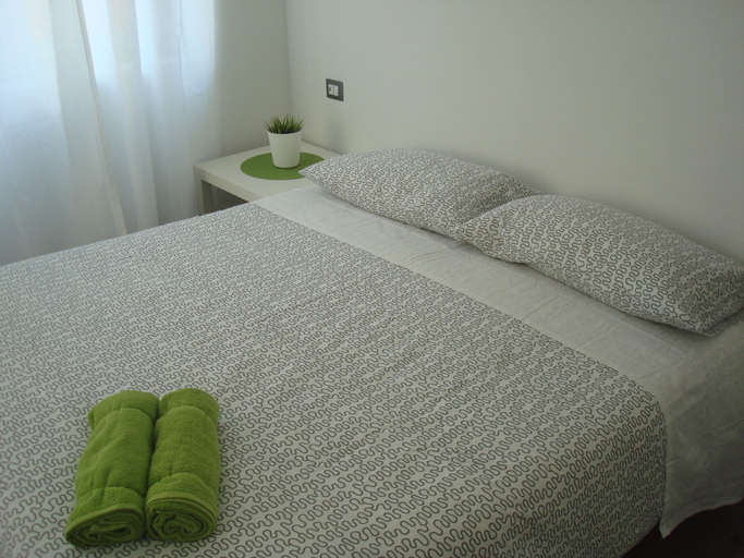 Bedroom 4, Green Bed Bergamo, Bergamo