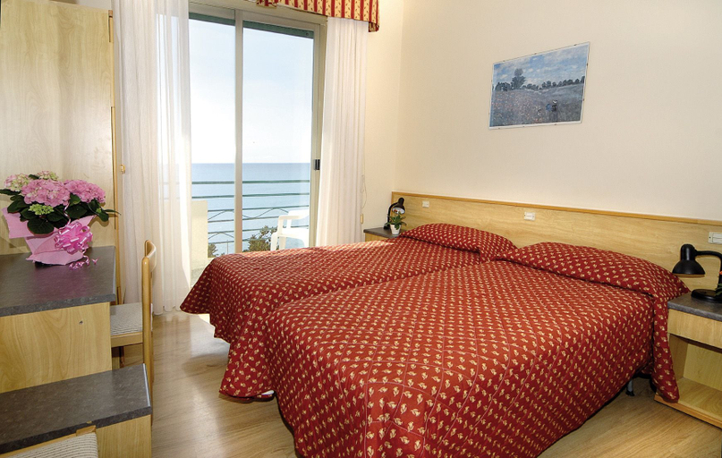 Bedroom 2, Hotel Savoia, Imperia